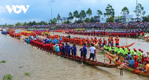 Khmer boat race excites crowds in southern Vietnam