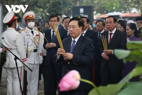 Party and State leaders pay tribute to late PM Vo Van Kiet