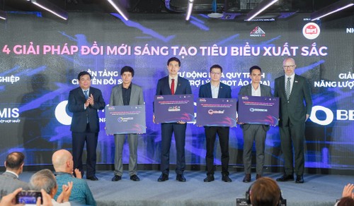 12 Promising Solutions Honored At Vietnam Innovation Challenge 2023   Daidien4giaiphaptopnhangiai GTBV 