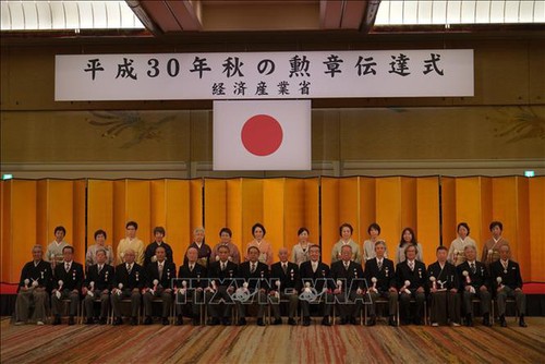 在日ベトナム人協会会長に日本の旭日単光章