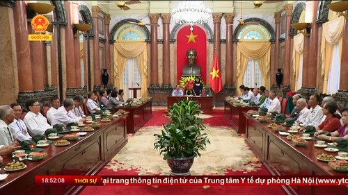 Wapres Dang Thi Ngoc Thinh menerima rombongan orang yang ...