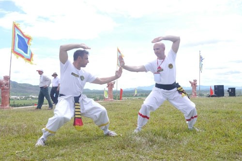 Liên hoan Quốc tế võ cổ truyền Việt Nam là một trong những sự kiện võ thuật lớn nhất tại Việt Nam. Hình ảnh các VĐV biểu diễn các môn võ cổ truyền sẽ khiến bạn cảm nhận được vẻ đẹp của nền võ học Việt Nam.