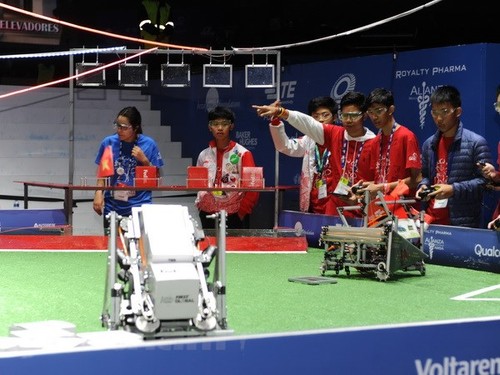 นักเรียนเวียดนามอยู่อันดับสูงในการแข่งขันหุ่นยนต์ระดับโลก ณ ประเทศเม็กซิโก