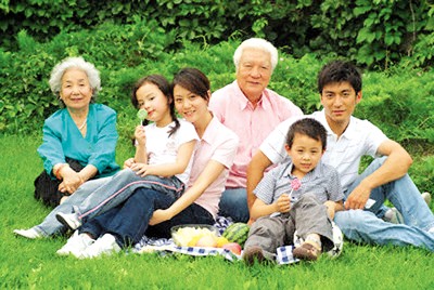 Tổng hợp những bức ảnh ảnh gia đình 3 thế hệ hạnh phúc và ấm áp nhất