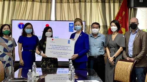 UNDP cung cấp hơn 1500 bộ sinh phẩm xét nghiệm RT PCR cho Việt Nam