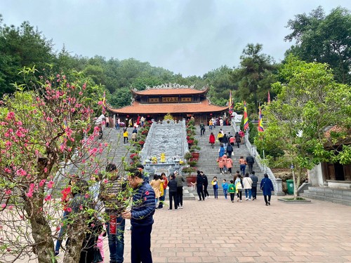 Đền thờ Chu Văn An với danh thơm Vạn thế sư biểu