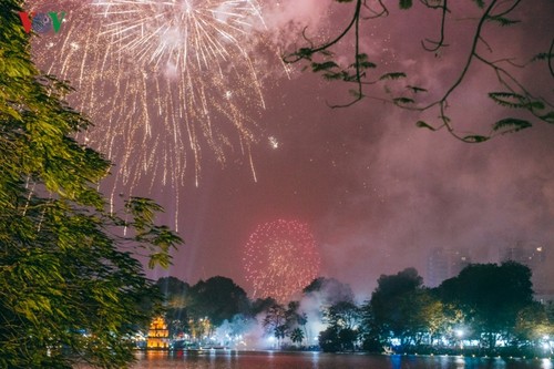 คนเวียดนามทั่วประเทศต้อนรับปีใหม่ประเพณี2019