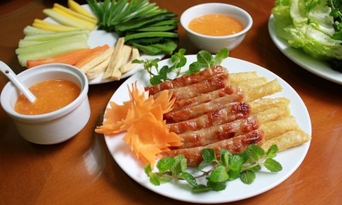 Đến Nha Trang ăn nem nướng Ninh Hòa