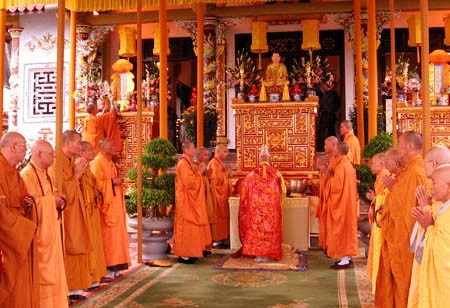Ceremonia para rogar por la paz y la prosperidad del país en Huế - ảnh 1