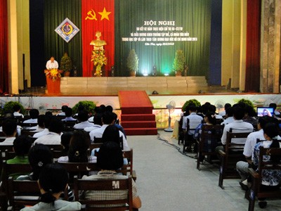 Vietnam verifica los dos años del movimiento “Aprender y seguir el ejemplo moral de Ho Chi Minh” - ảnh 1