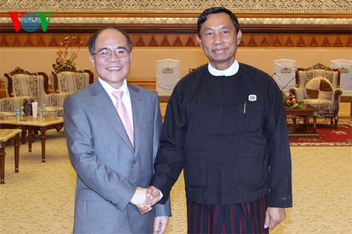 Presidente parlamentario vietnamita comienza su visita oficial a Myanmar - ảnh 2