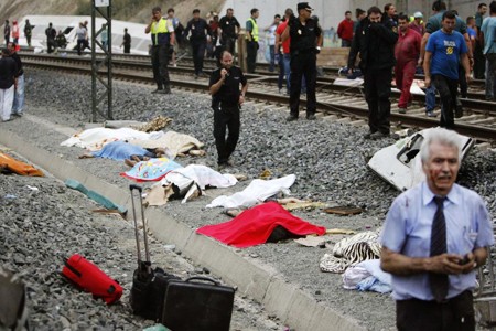 España sufre el siniestro ferroviario más grave en los últimos 40 años - ảnh 2