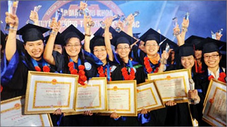 Graduados universitarios de Vietnam aportan a la renovación campestre - ảnh 1