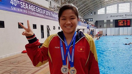 Nadadora vietnamita gana 4 medallas de oro en primera jornada de concurso regional - ảnh 1