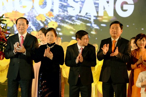 Efectúa Vietnam velada de unidad nacional por la prosperidad del pueblo - ảnh 1