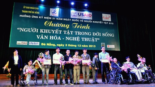 Esfuerzos comunes para integrar a los discapacitados a la sociedad vietnamita - ảnh 2
