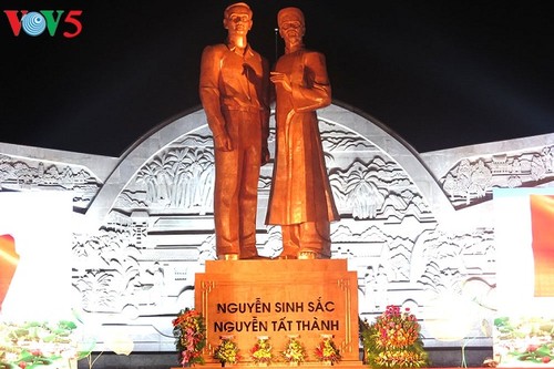 Localidades vietnamitas conmemoran 127 años del nacimiento del presidente Ho Chi Minh - ảnh 1