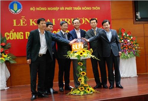 Vietnam fortalece la construcción de un gobierno electrónico a favor de la población  - ảnh 1