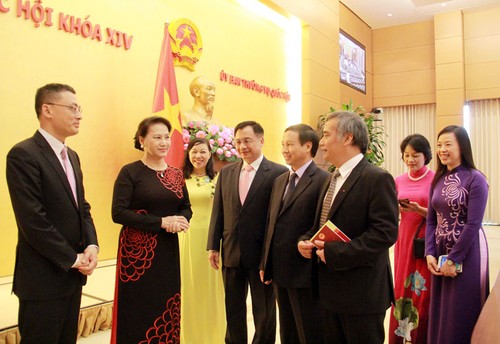 La presidenta del Parlamento vietnamita destaca la importancia de la diplomacia - ảnh 1