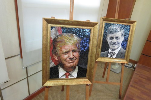 Rostros de los líderes del APEC 2017 resaltan en una exposición de pinturas de mosaico en Hanoi - ảnh 1