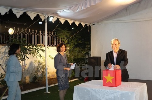 La Embajada de Vietnam en la India recauda fondos en apoyo a las víctimas del huracán Damrey - ảnh 1