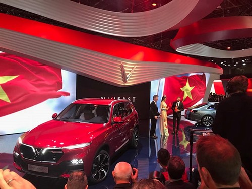La primera marca vietnamita VinFast lanza dos modelos de coches en Salón del Automóvil de París 2018 - ảnh 1