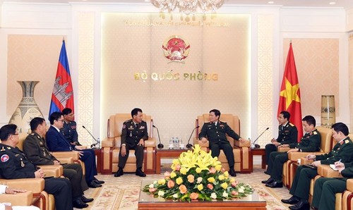 Vietnam y Camboya consolidan cooperación en defensa  - ảnh 1