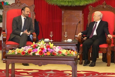 Máximo dirigente de Vietnam recibe al primer ministro francés  - ảnh 1