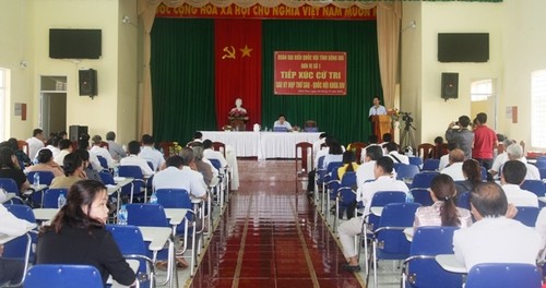 Altos dirigentes de Vietnam se reúnen con electores de diferentes localidades  - ảnh 1