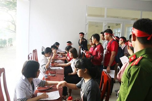 Localidades vietnamitas responden al programa de donación de sangre “Domingo Rojo”  - ảnh 1