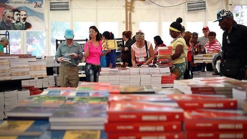 Vietnam exhibe destacadas obras en Feria Internacional del Libro de Cuba - ảnh 1