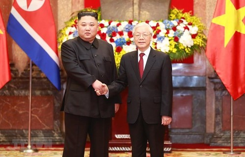 Presidente norcoreano recibido por el máximo líder de Vietnam - ảnh 1
