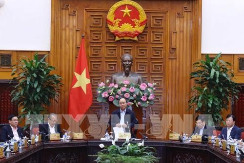 Gobierno vietnamita analiza soluciones al crecimiento de producción y comercio - ảnh 1