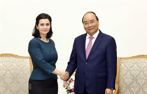 Jefe de Ejecutivo de Vietnam se reúne con embajadores de Bulgaria y Uruguay - ảnh 2