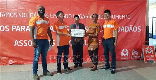 Empresa vietnamita Movitel en Mozambique entrega ayuda humanitaria a víctimas del huracán Idai - ảnh 1