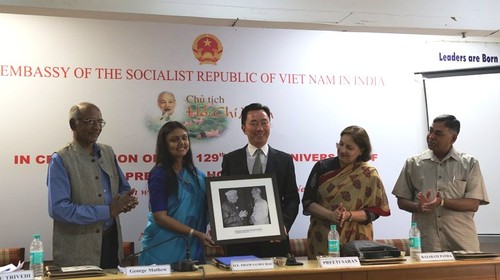 Conmemoran 129 aniversario del nacimiento del presidente Ho Chi Minh en la India - ảnh 1