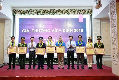 Vietnam honra los aportes de jóvenes étnicos al desarrollo nacional - ảnh 1