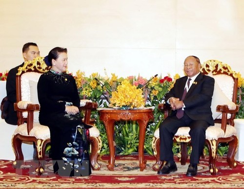 Inicia presidente del Parlamento camboyano visita oficial a Vietnam - ảnh 1