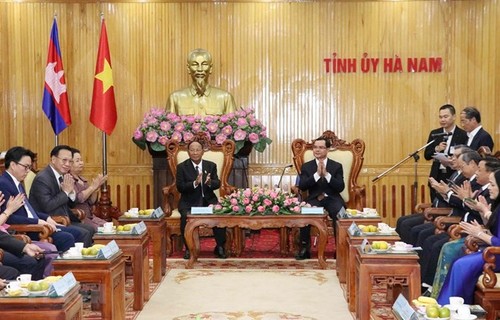 Jefe parlamentario de Camboya continúa visita de trabajo en localidad norteña de Vietnam - ảnh 1