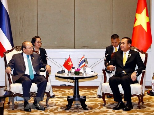 Primer ministro vietnamita se reúne con altos dirigentes de países participantes en 34 Cumbre de la Asean - ảnh 2