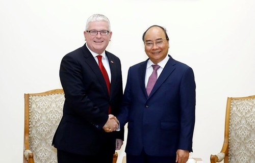 Jefe del Gobierno vietnamita destaca aportes del embajador australiano a las relaciones bilaterales - ảnh 1