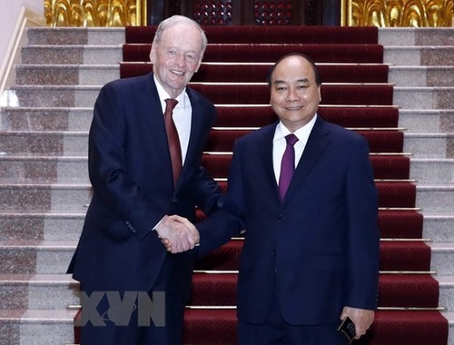 Primer ministro de Vietnam se reúne con expremier canadiense - ảnh 1