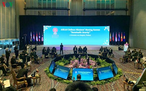 Conferencias de Ministros de Defensa de Sudeste Asiático enfocadas en tema del Mar Oriental - ảnh 1