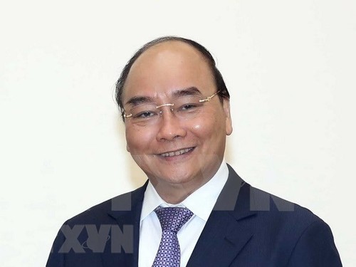 Jefe del Gobierno vietnamita viaja a Corea del Sur por visita oficial y cumbres regionales - ảnh 1