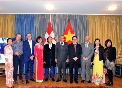 Vicepremier vietnamita visita a compatriotas en Suiza en vísperas del Año Nuevo Lunar 2020 - ảnh 1