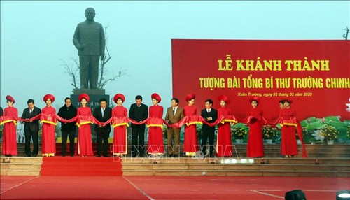 Inauguran estatua del ex líder del Partido Comunista de Vietnam en localidad norteña - ảnh 1