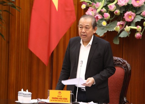 Viceprimer ministro de Vietnam trabaja con el comité de gestión de fondos públicos en las empresas. - ảnh 1
