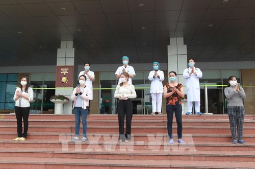 Covid-19 en Vietnam: 225 pacientes recuperados sin nuevos casos de infección este domingo - ảnh 1