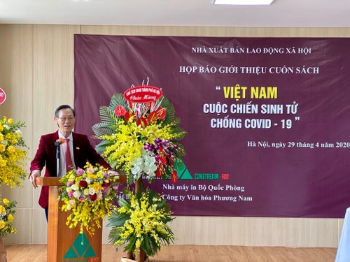 “Vietnam, lucha entre la vida y la muerte contra el Covid-19”, resumen sobre los esfuerzos vietnamitas por vencer el virus letal - ảnh 2