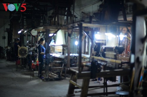 Revitalizan aldeas de artesanía tradicional de Hanói en el contexto poscoronavirus - ảnh 2